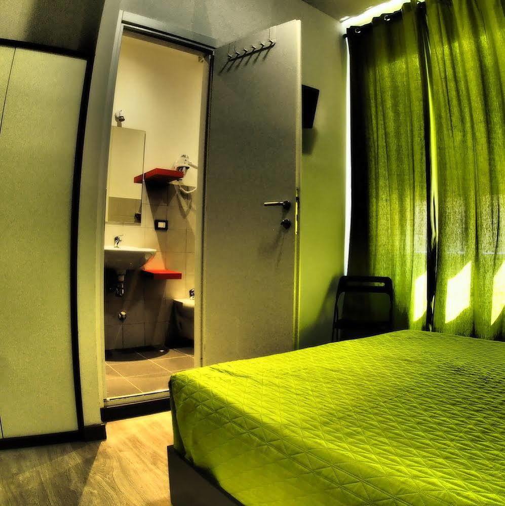 Enzo Luxury Rooms โรม ภายนอก รูปภาพ
