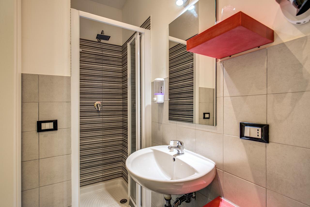 Enzo Luxury Rooms โรม ภายนอก รูปภาพ