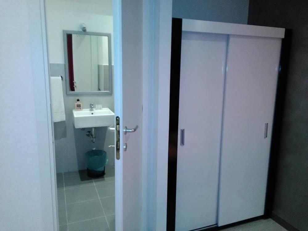 Enzo Luxury Rooms โรม ภายนอก รูปภาพ