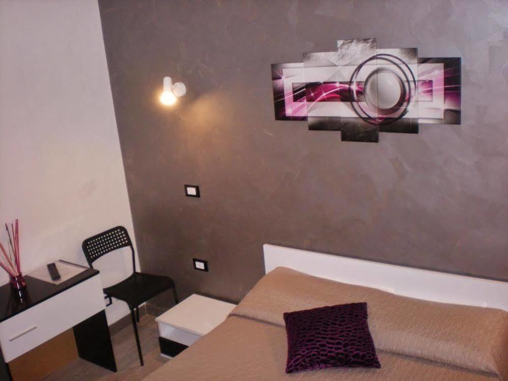 Enzo Luxury Rooms โรม ภายนอก รูปภาพ