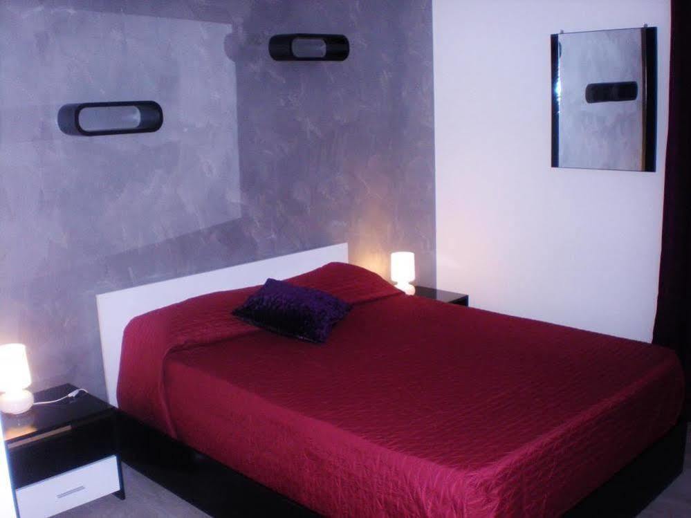 Enzo Luxury Rooms โรม ภายนอก รูปภาพ