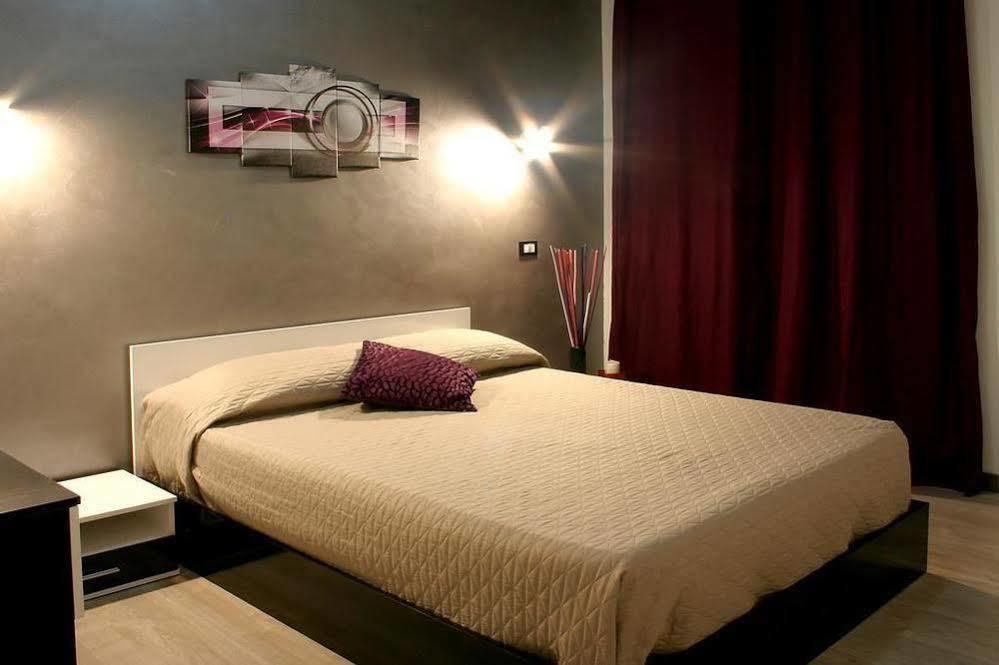 Enzo Luxury Rooms โรม ภายนอก รูปภาพ