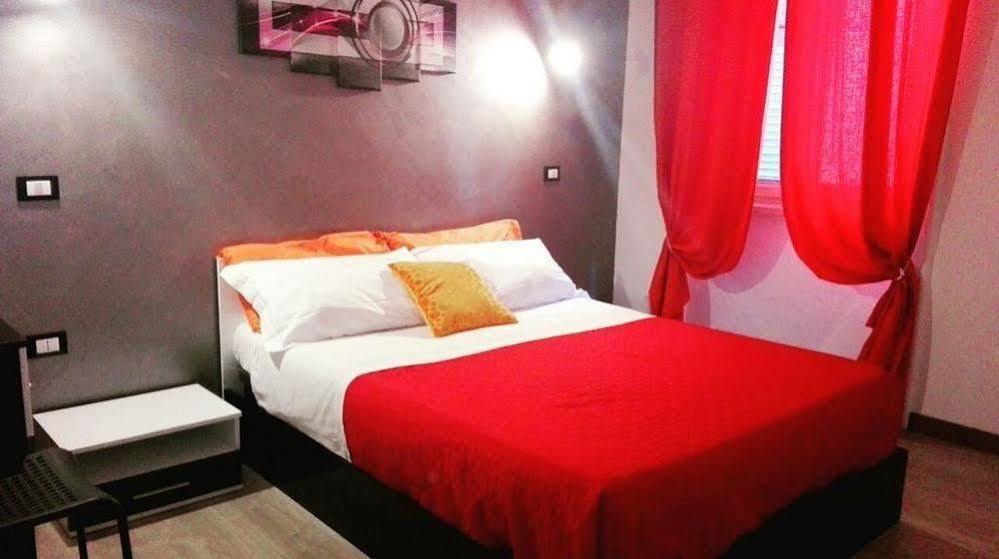 Enzo Luxury Rooms โรม ภายนอก รูปภาพ