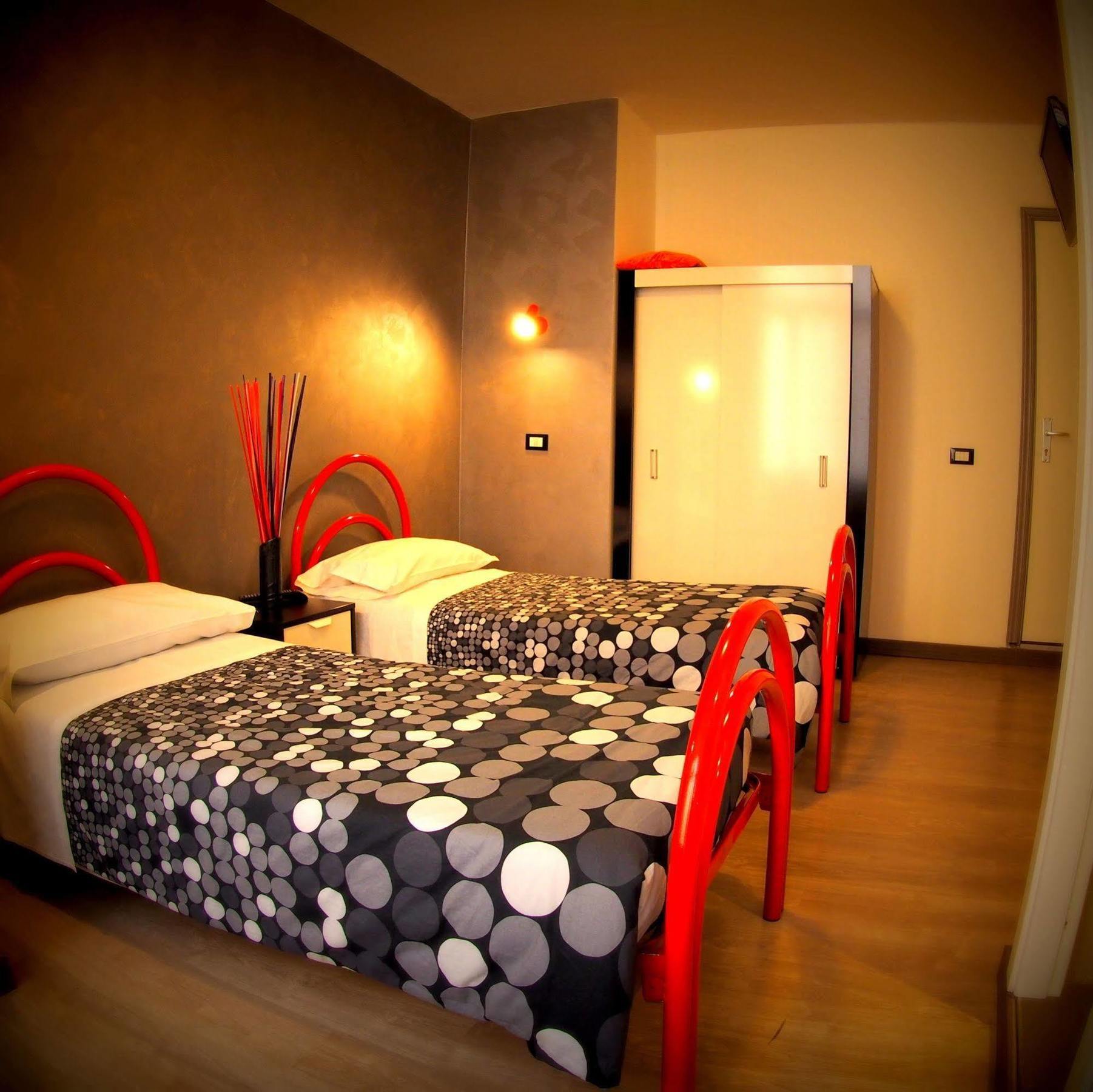 Enzo Luxury Rooms โรม ภายนอก รูปภาพ