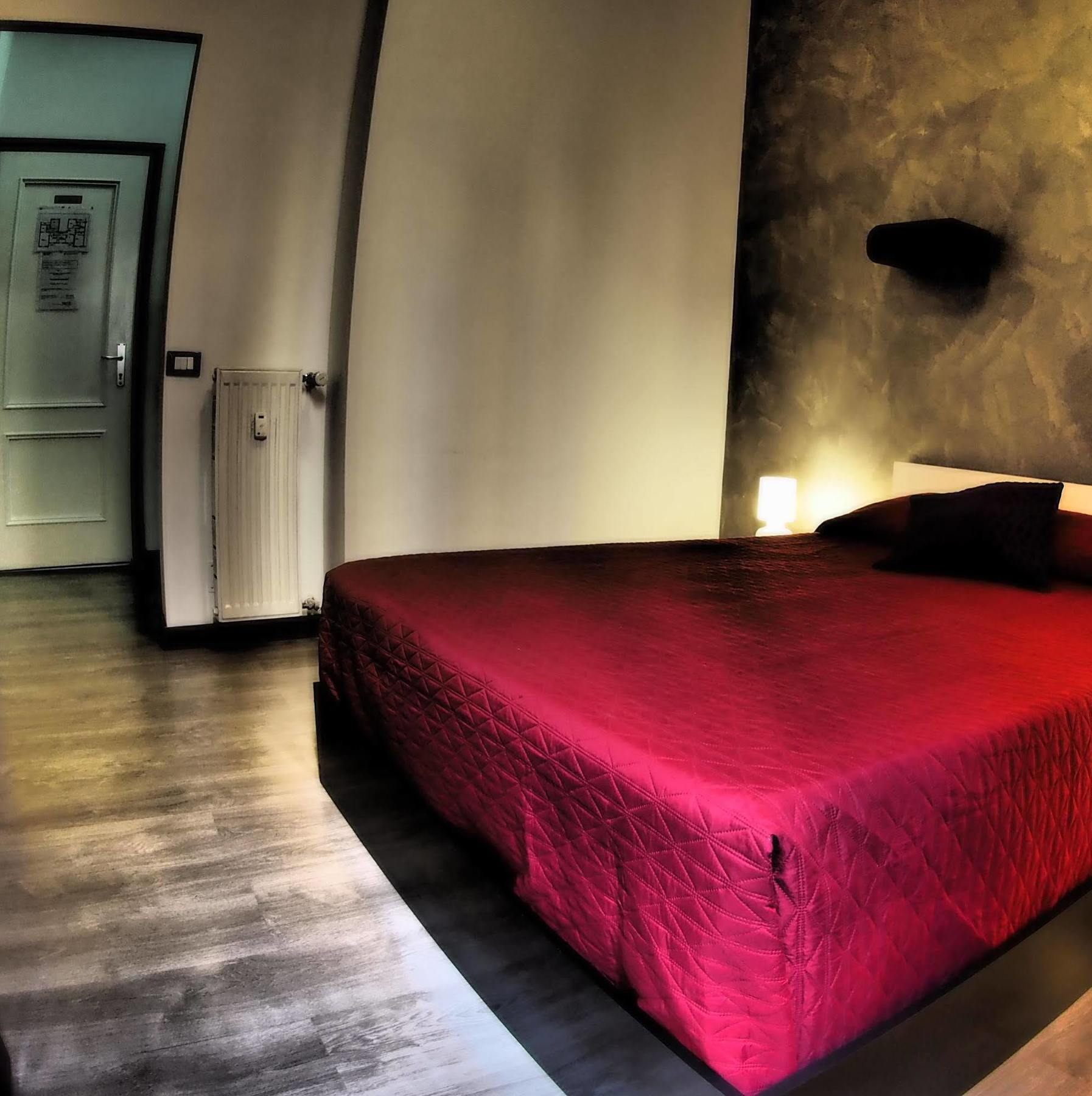 Enzo Luxury Rooms โรม ภายนอก รูปภาพ