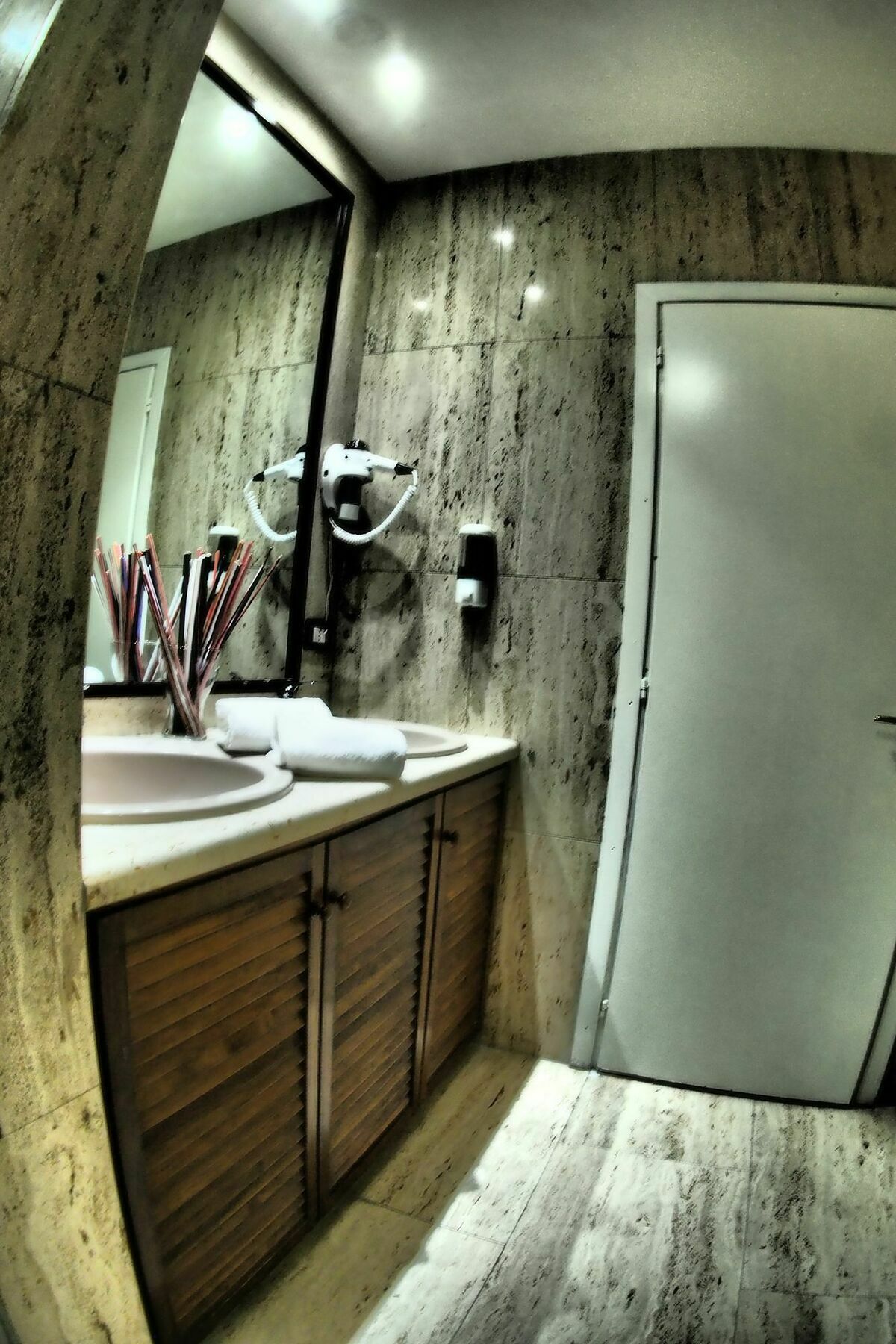 Enzo Luxury Rooms โรม ภายนอก รูปภาพ