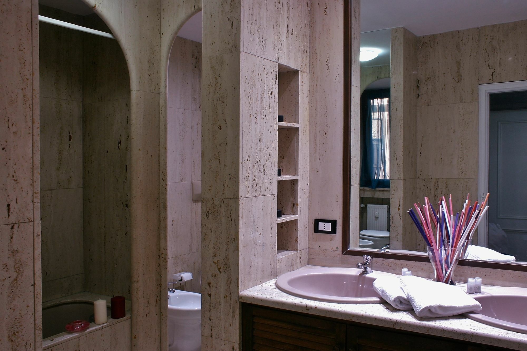 Enzo Luxury Rooms โรม ภายนอก รูปภาพ